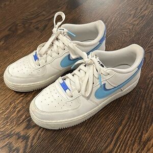 Limited edition womens’ Air Force 1 with blue checks